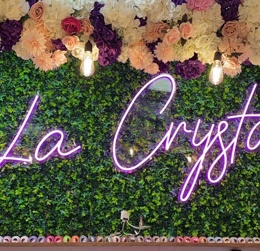 La Crystal neon signature wall
